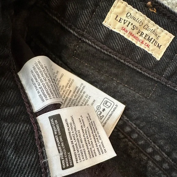 LEVI | 80s Mom Black Shorts - Picture 3 of 3